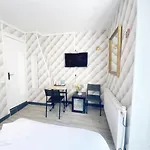 أفياتيك 2* باريس