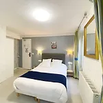 أفياتيك 2* باريس