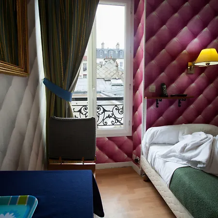 アヴィアティック ホテル