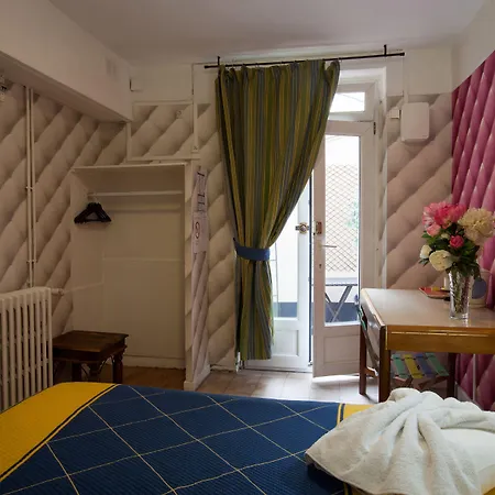 アヴィアティック ホテル パリ