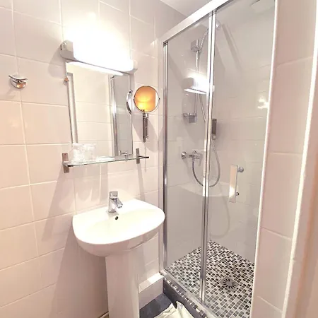 アヴィアティック ホテル